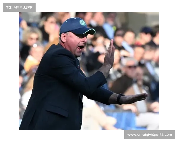 乌迪内斯球迷庆祝爆冷胜利，球场气氛热烈